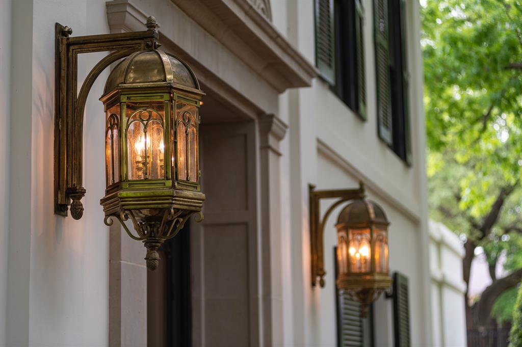 Williamsburg At Preston - Residential