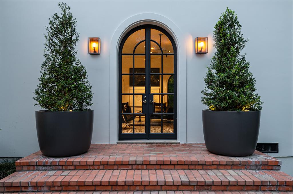 Williamsburg At Preston - Residential