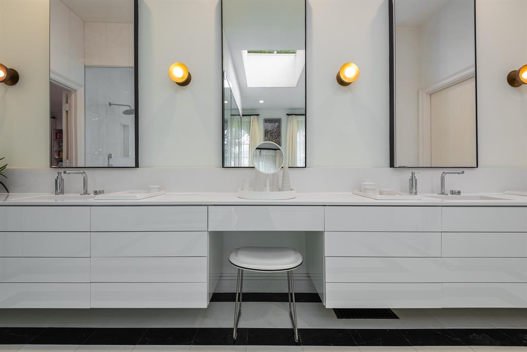 Williamsburg At Preston - Residential