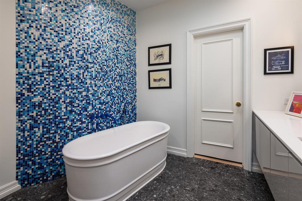 Williamsburg At Preston - Residential