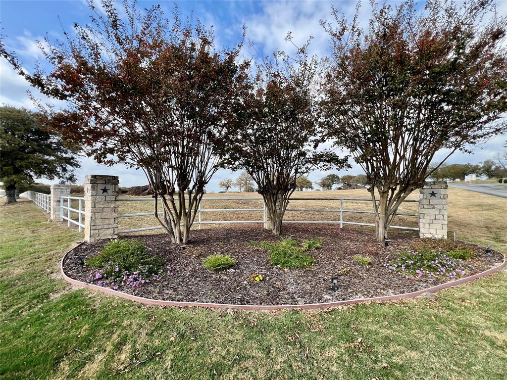 STALLION LAKE RANCH - Land