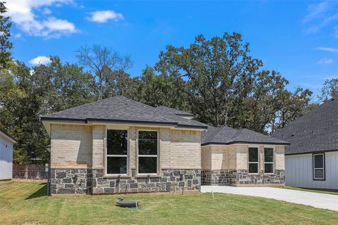 A home in Mabank