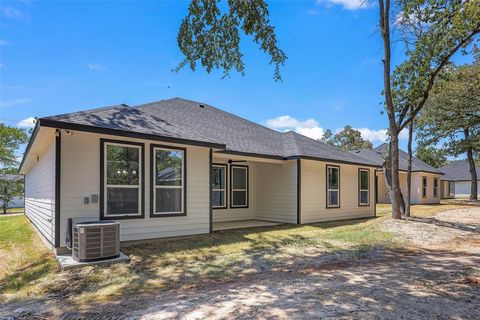 A home in Mabank