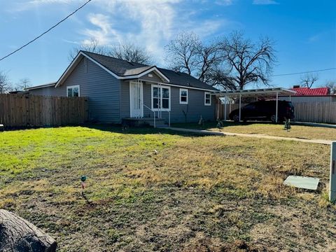 608 E 8th Street Coleman TX 76834