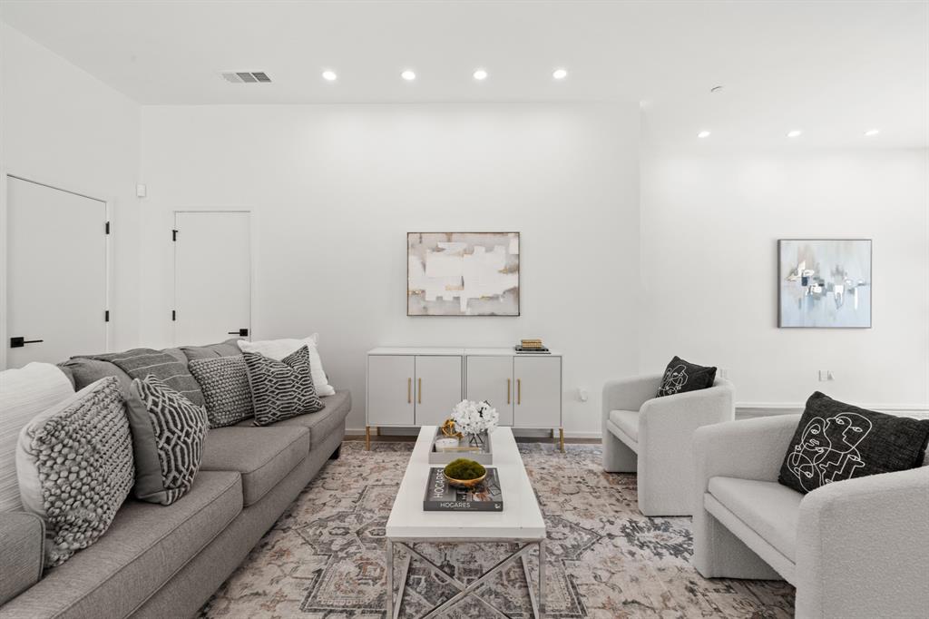 2001 N Prairie Condos - Residential