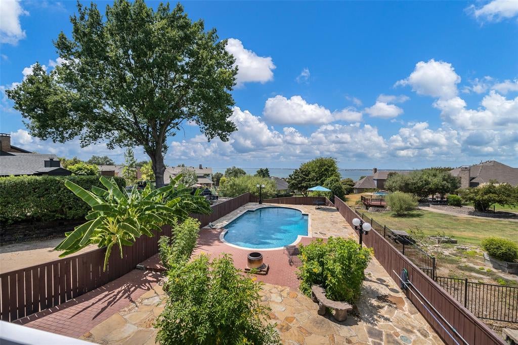 6 Stillwaters Drive