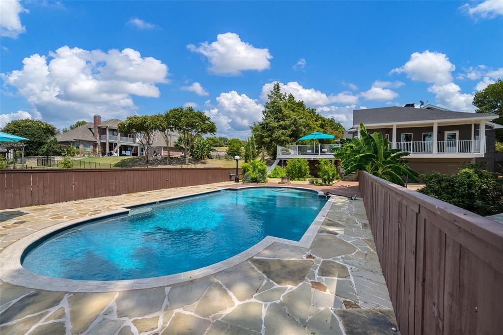 6 Stillwaters Drive