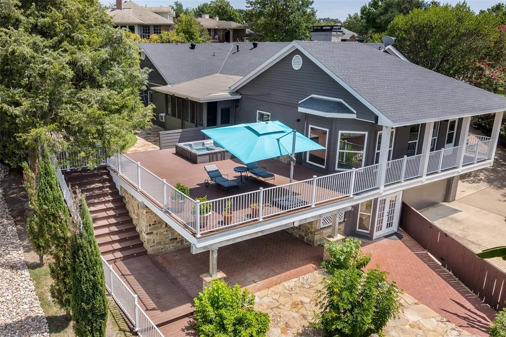 6 Stillwaters Drive