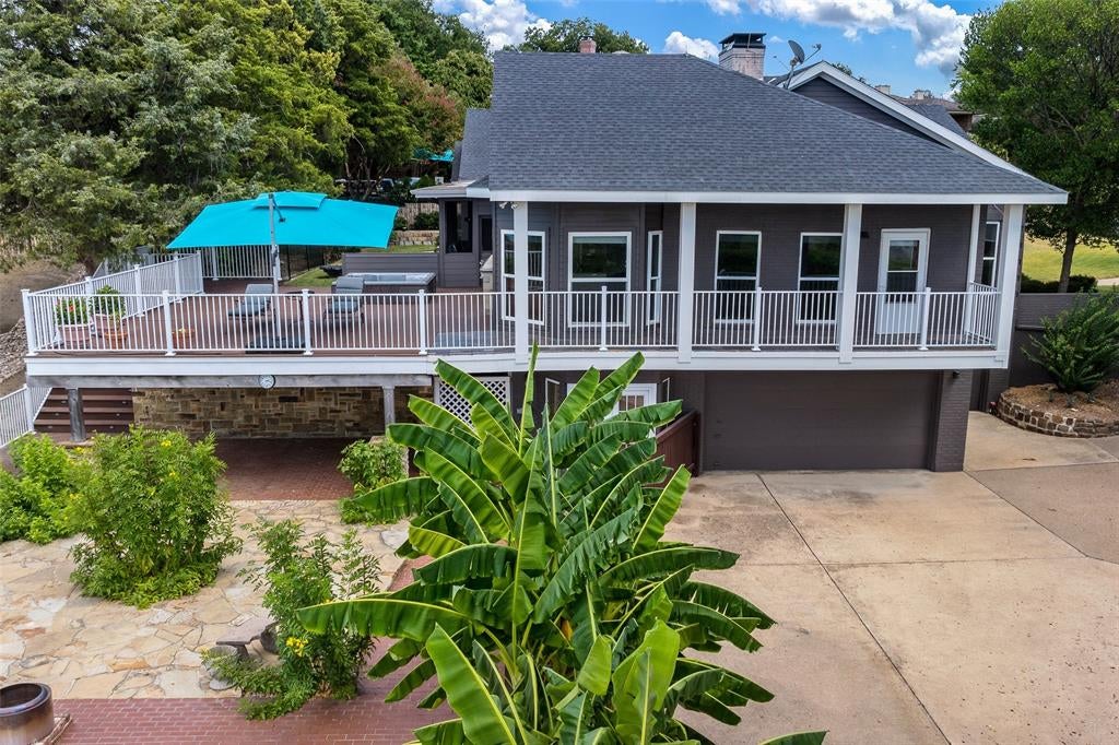 6 Stillwaters Drive