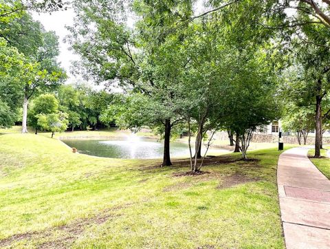 Photo of 2713 Troutt Drive, Carrollton, TX 75010 (MLS # 21226226)