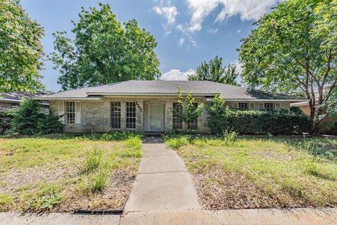 3922 Greenway Drive Garland TX 75041
