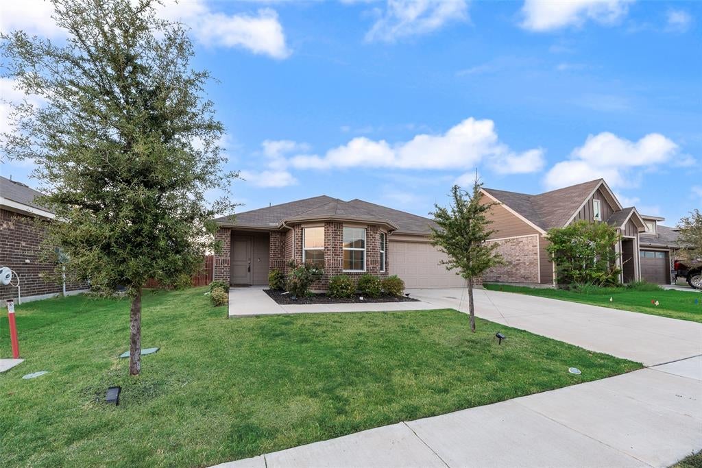 Photo of 716 Griffith Park Trail, Alvarado, TX 76009 (MLS # 21391948)