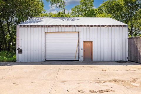 A home in Farmersville