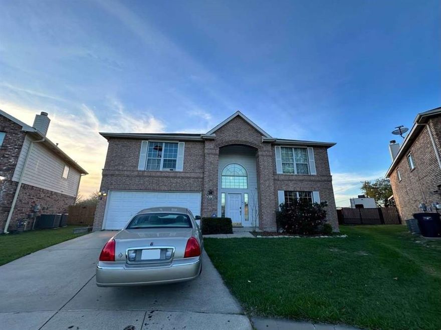 Welcome to this HUGE 4,086 SqFt home with a wonderful POOL located on a double lot with over 17,400+ SqFt of land!! Will be delivered vacant and clean!! Great property with plenty of potential and ready for your personal touch! This home is perfect for those eager to apply some TLC and creative vision to make it truly shine. Ideal for people looking to craft their dream space to create many lasting memories! Don’t miss this chance to transform a gem into your masterpiece!