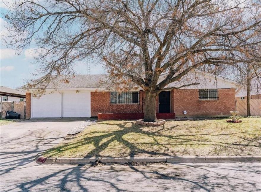 This charming home is full of potential and just needs a little love! Perfect for first-time buyers or anyone looking to add their own personal touch. With a solid layout and great bones, it's a blank canvas ready for your creativity. Customize it to fit your style and turn it into the cozy retreat you've been dreaming of. A great opportunity to own and build equity at an affordable price!