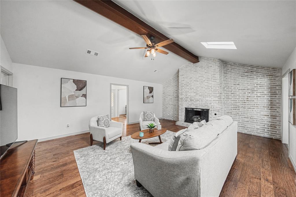 2415 Lakeview Circle