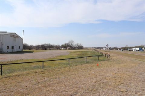 Photo of 604 US Highway 287 S, Henrietta, TX 76365 (MLS # 21201655)