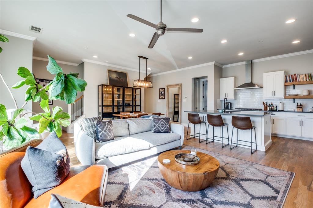 1262 N Prairie Avenue