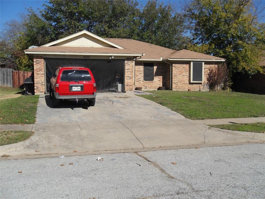 GREAT LOCATION.  QUIET NEIGHBORHOOD.  VERY LIVABLE FLOOR PLAN.  GREAT OPPORTUNITY TO TAKE A BLANK SLATE AND MAKE IT YOUR DREAM HOUSE!