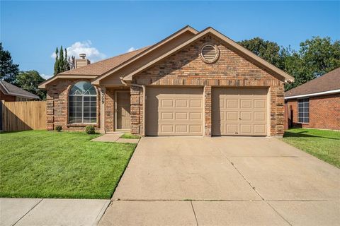 2329 Cromwell Drive Arlington TX 76018