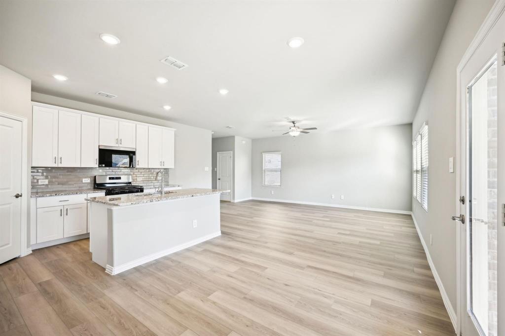 905 Rosemary Hill