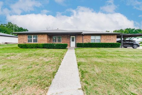 Photo of 251 Alicia Street, Bowie, TX 76230 (MLS # 21267620)