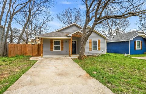 Photo of 929 W Collins Street, Denison, TX 75020 (MLS # 21256133)