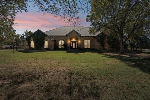 Photo of 8600 Claremont Drive, Granbury, TX 76049 (MLS # 21077274)