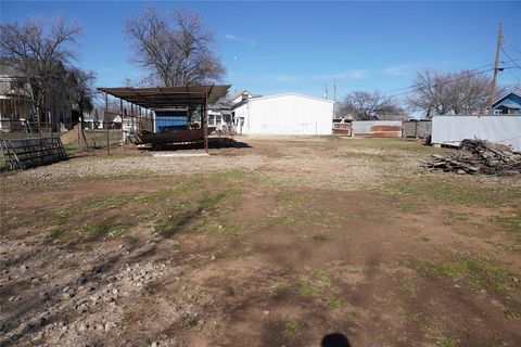 A home in Jacksboro