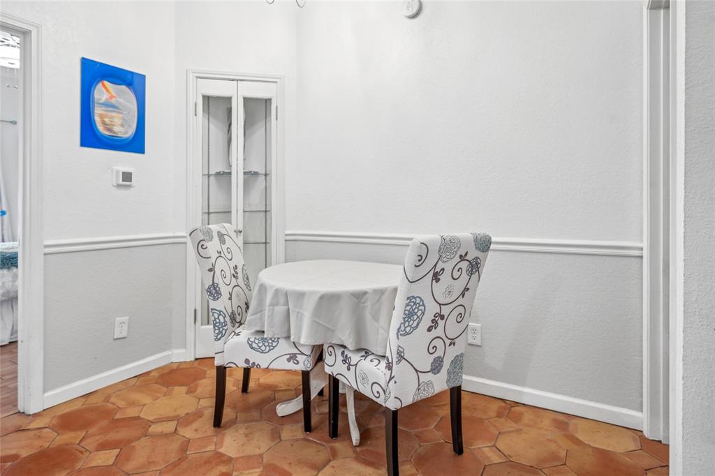 4800 W Lovers Lane 519