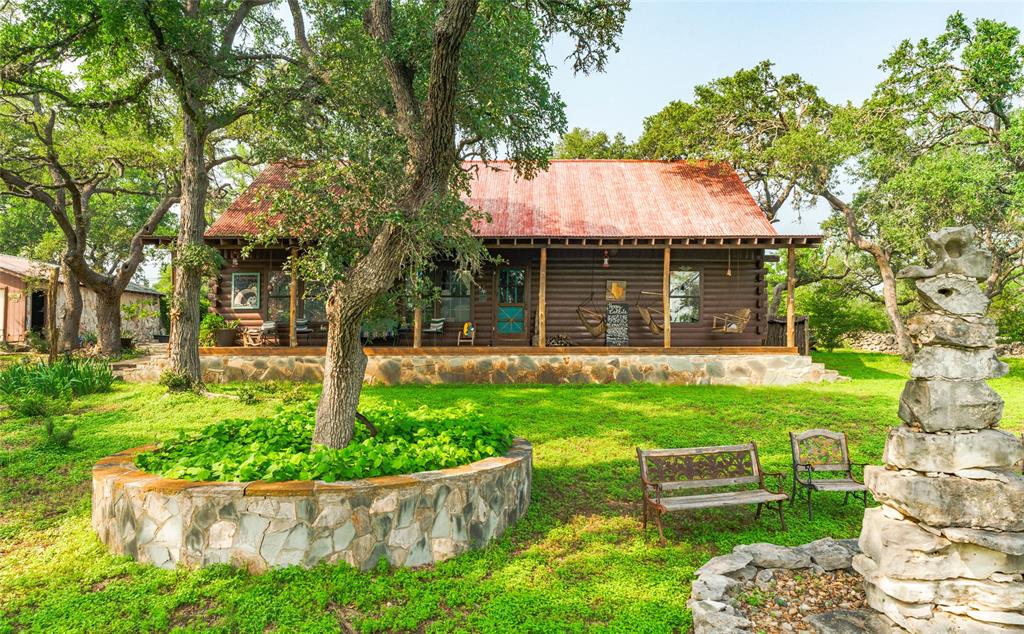 1218 Oakwood Loop