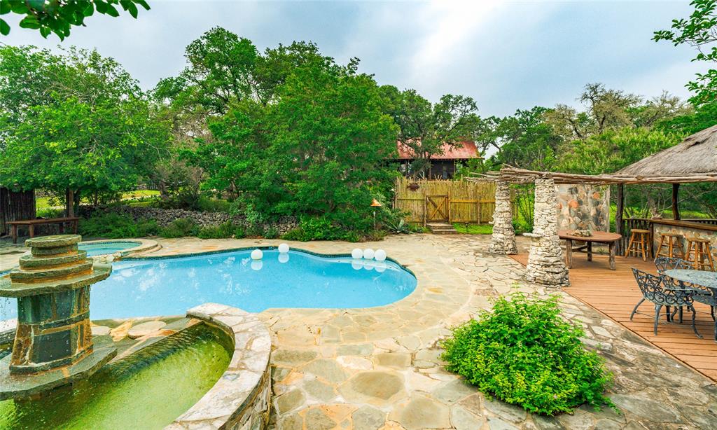 1218 Oakwood Loop