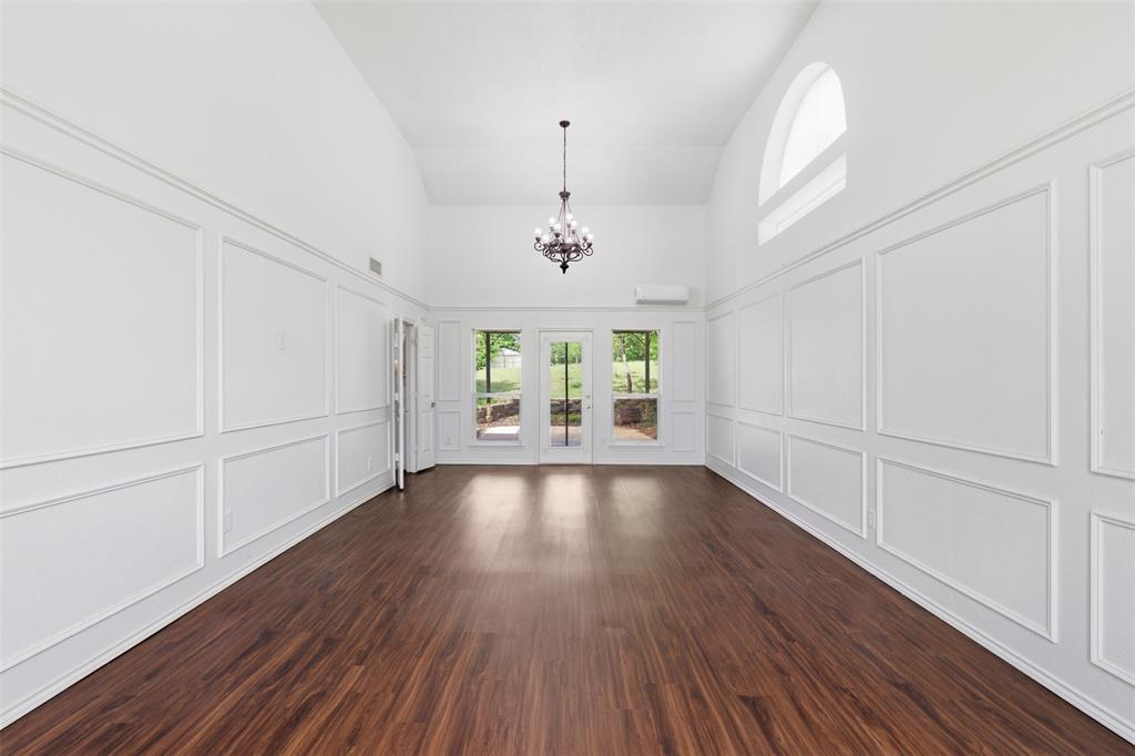 1913 W Arbor Rose Drive