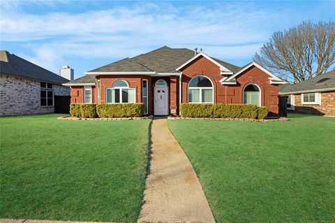 Photo of 805 Bray Street, Cedar Hill, TX 75104 (MLS # 21169653)