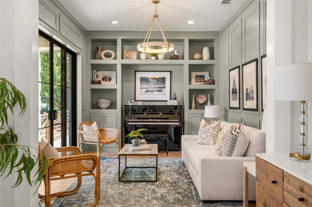 702 Shadow Glen Drive
