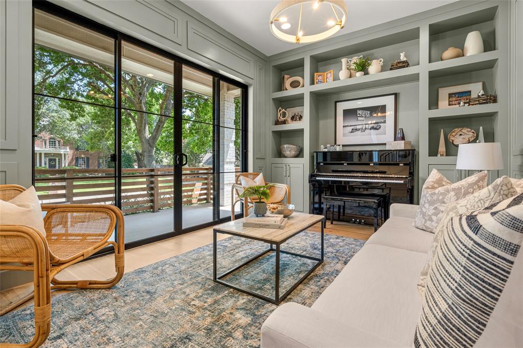 702 Shadow Glen Drive