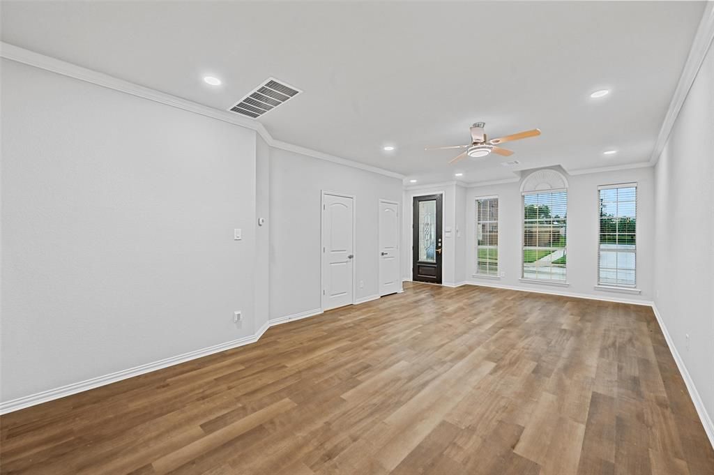 Photo of 1045 Rodin Lane, Carrollton, TX 75006 (MLS # 21268792)