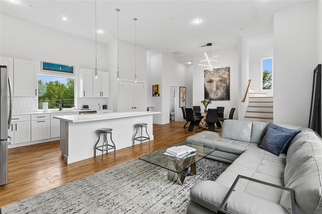 2611 Hondo Avenue 101