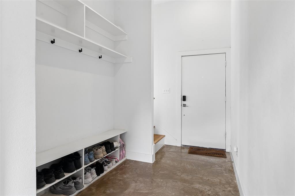 2611 Hondo Avenue 101
