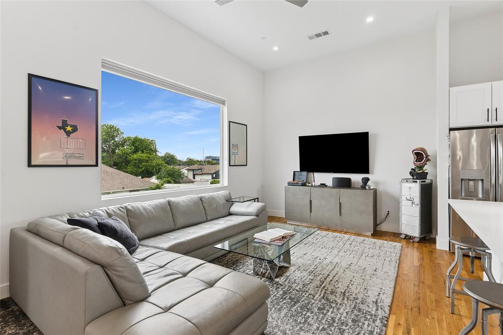 2611 Hondo Avenue 101