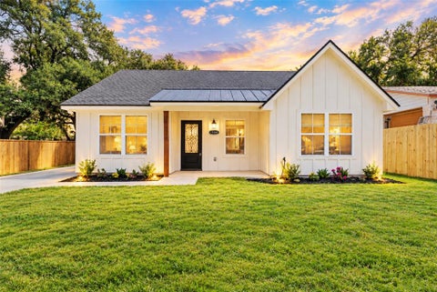 Photo of 1508 Wilson Avenue, Waco, TX 76708 (MLS # 21392433)