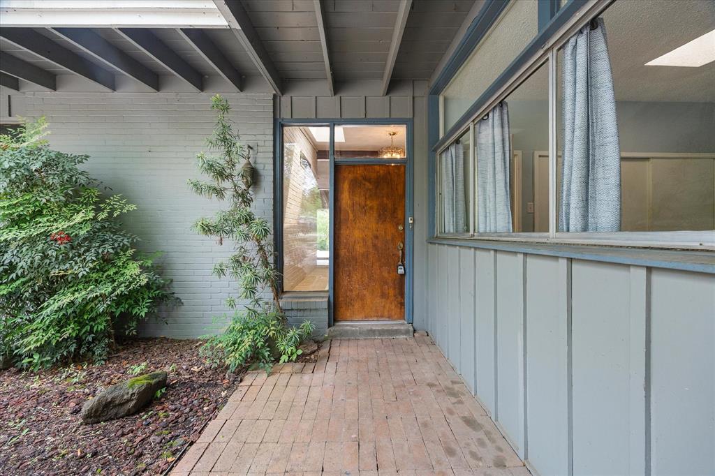 2822 S Glenbrook Drive