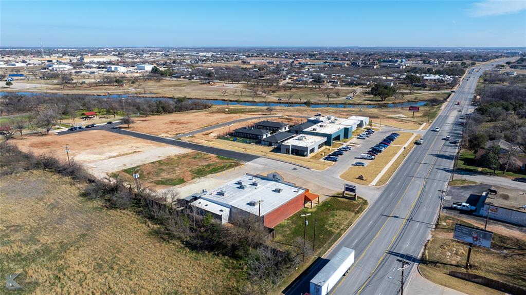 Mc Phail - Commercial Sale