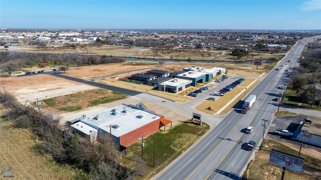 Mc Phail - Commercial Sale