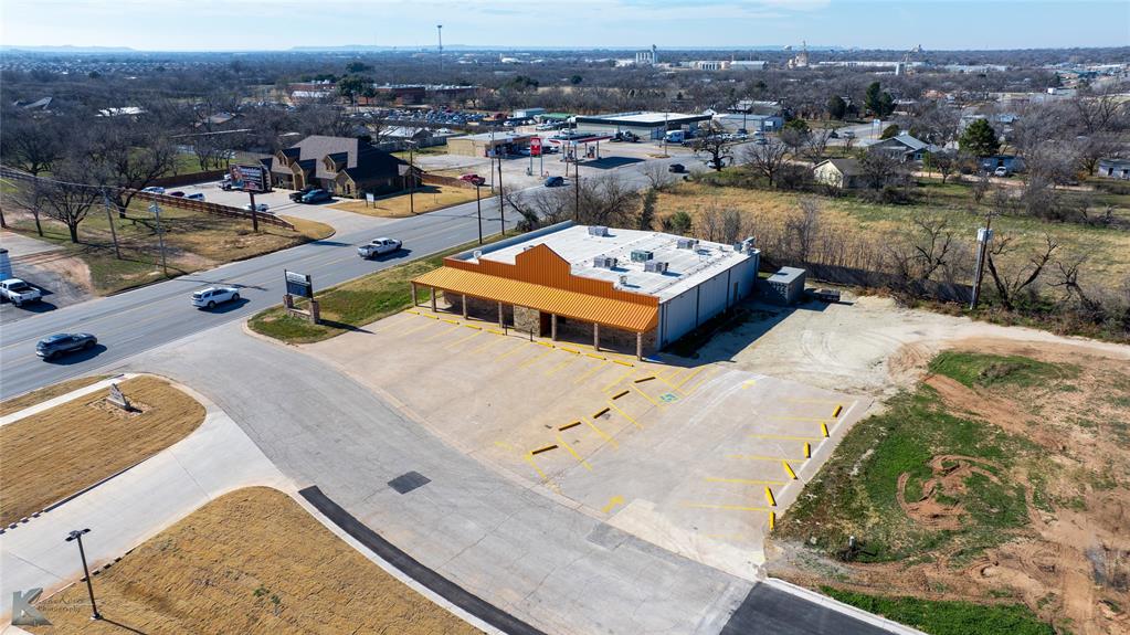 Mc Phail - Commercial Sale