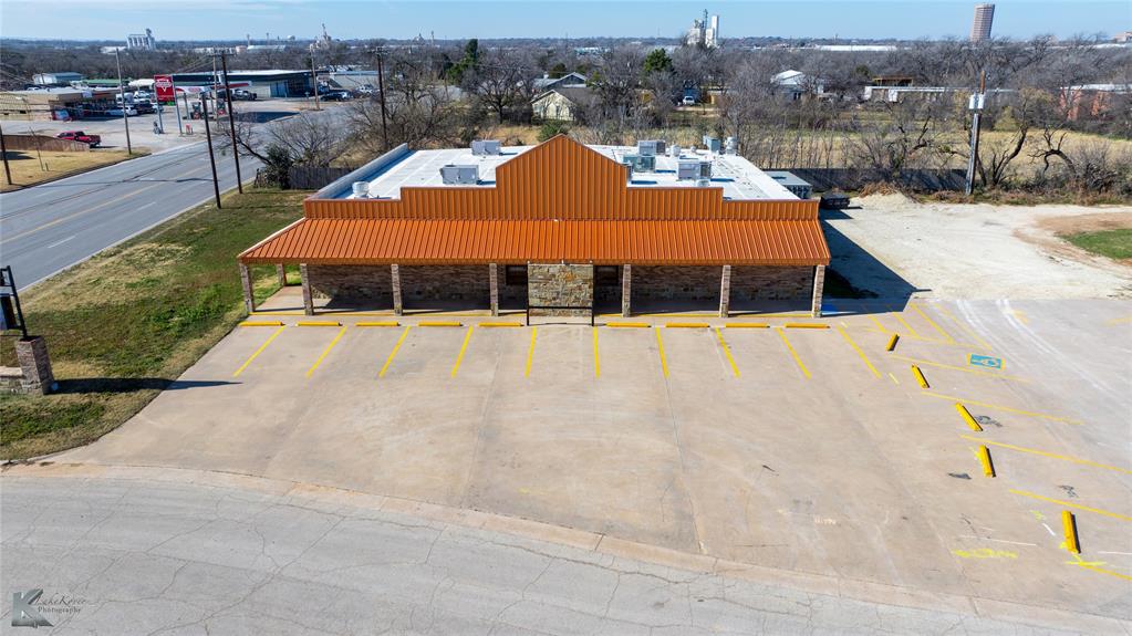 Mc Phail - Commercial Sale