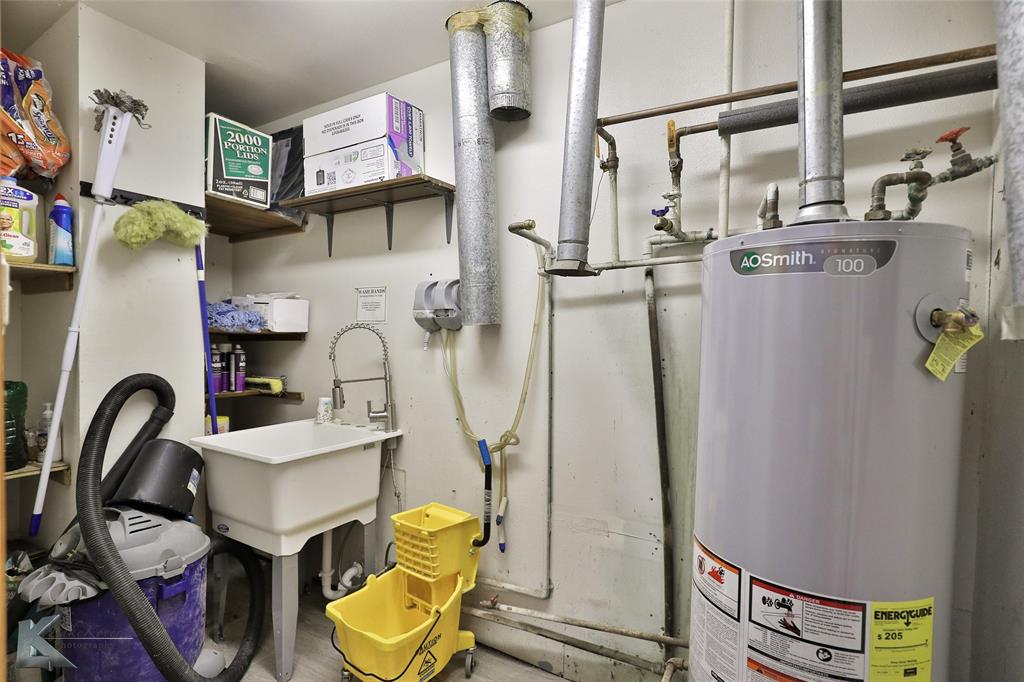 Mc Phail - Commercial Sale