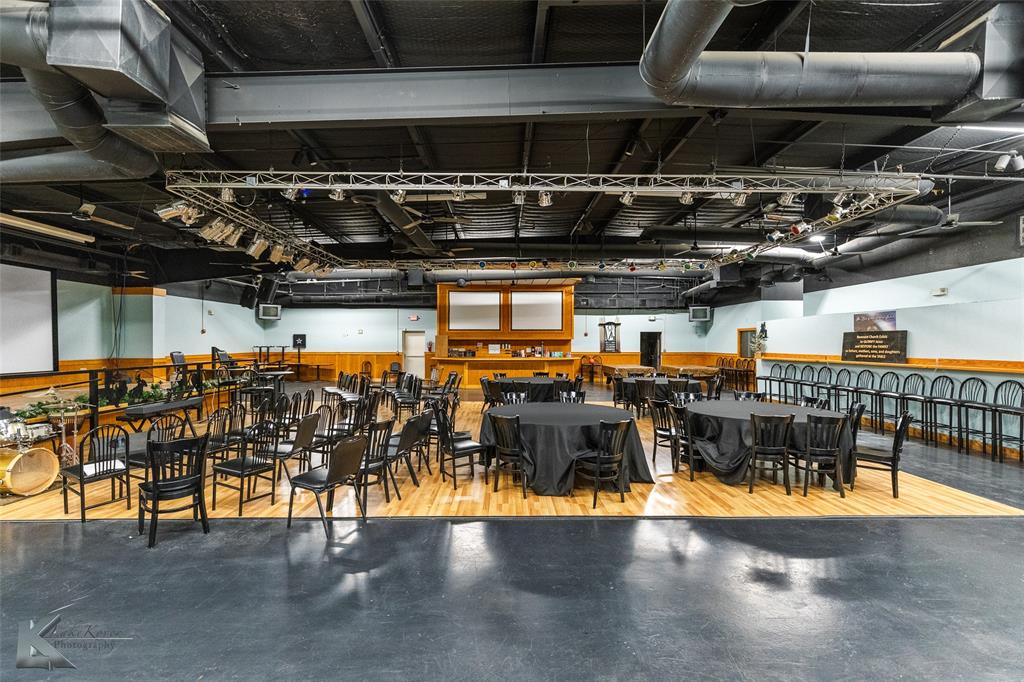 Mc Phail - Commercial Sale