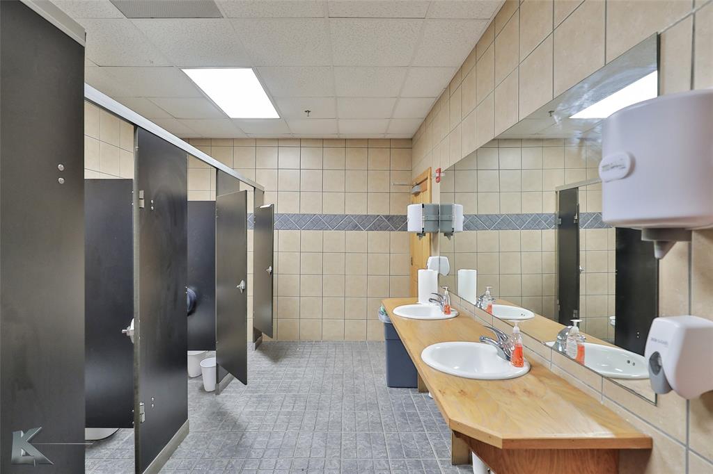 Mc Phail - Commercial Sale