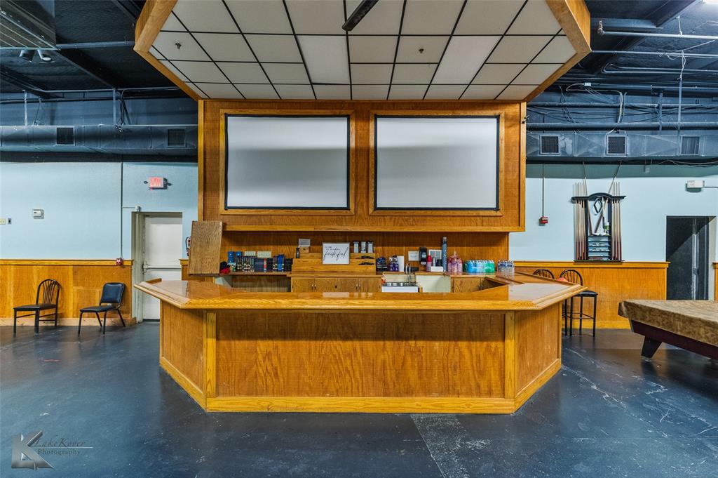 Mc Phail - Commercial Sale